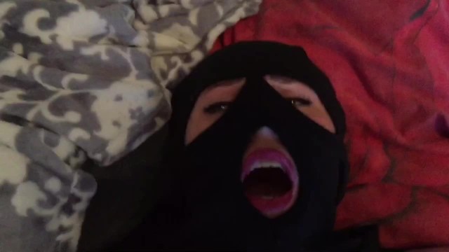 Русская мамка в маске кончила в жестком вагинальном сексе с сыном